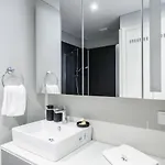 Roya Nova By Newinn Appartement