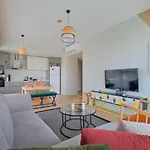 Roya Nova By Newinn Appartement